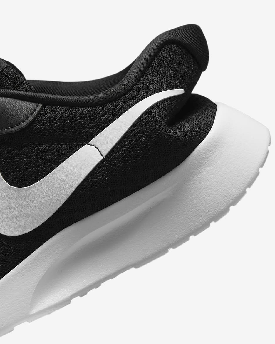 Nike tanjun black womens best sale